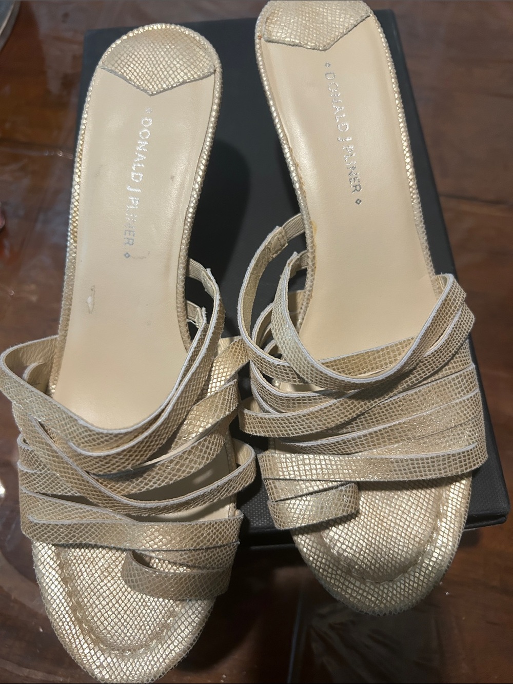 Donald J Pliner woman cute summer sandal.